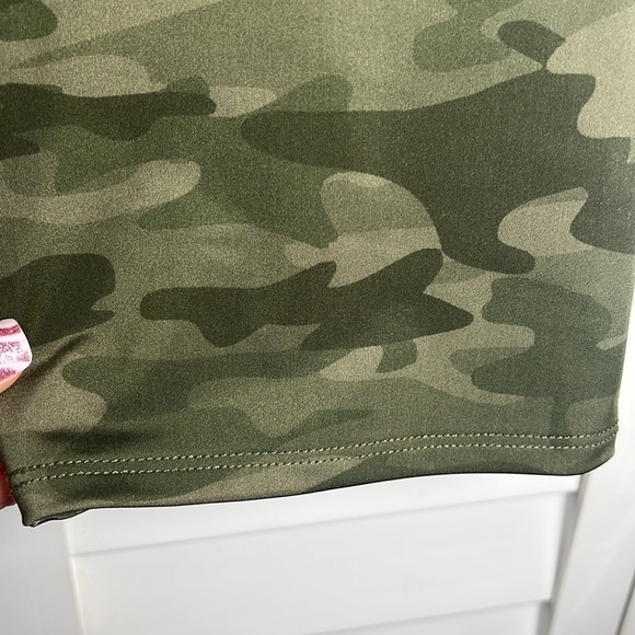 Free People Movement + Onzie High Rise Stretch Camo Bike Shorts Size S/M - Picture 2 of 6